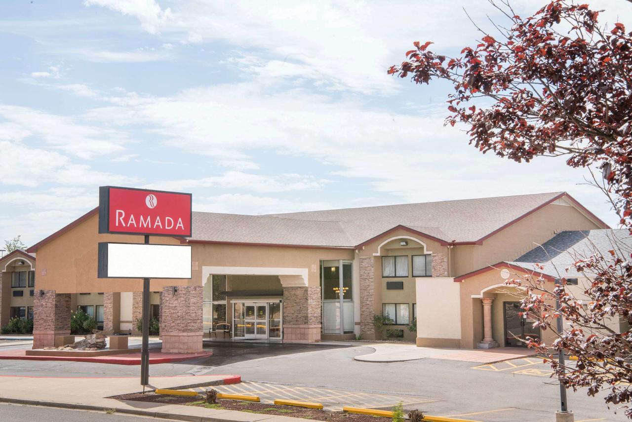 Hotel Ramada By Wyndham Albuquerque East Exterior foto